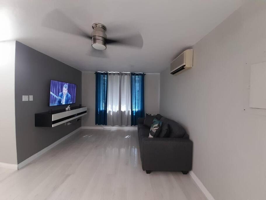 Modern Penthouse @ Sandcastles Ocho Rios Exterior photo