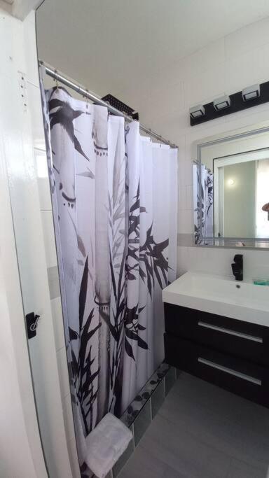 Modern Penthouse @ Sandcastles Ocho Rios Exterior photo