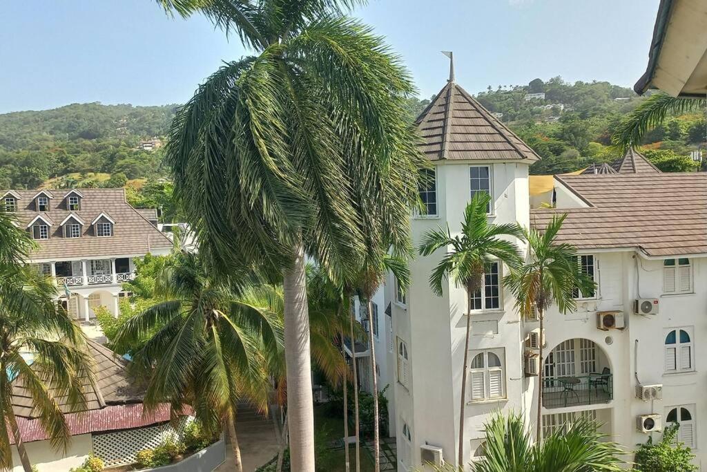 Modern Penthouse @ Sandcastles Ocho Rios Exterior photo