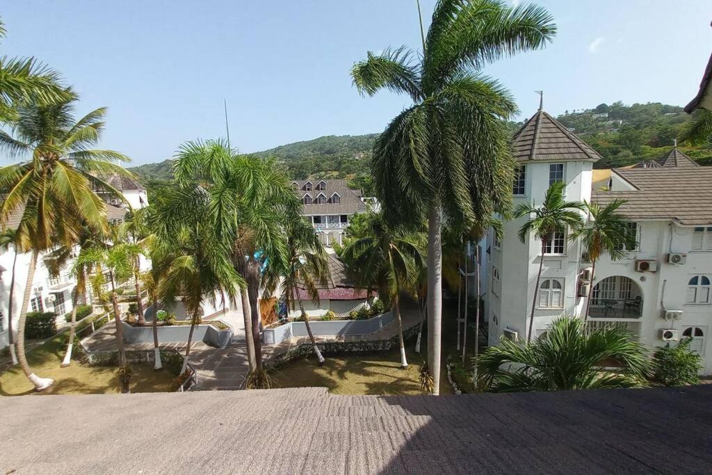 Modern Penthouse @ Sandcastles Ocho Rios Exterior photo