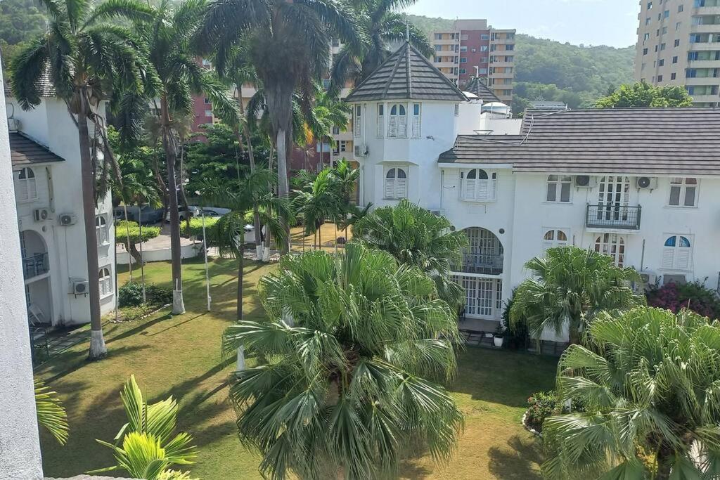 Modern Penthouse @ Sandcastles Ocho Rios Exterior photo