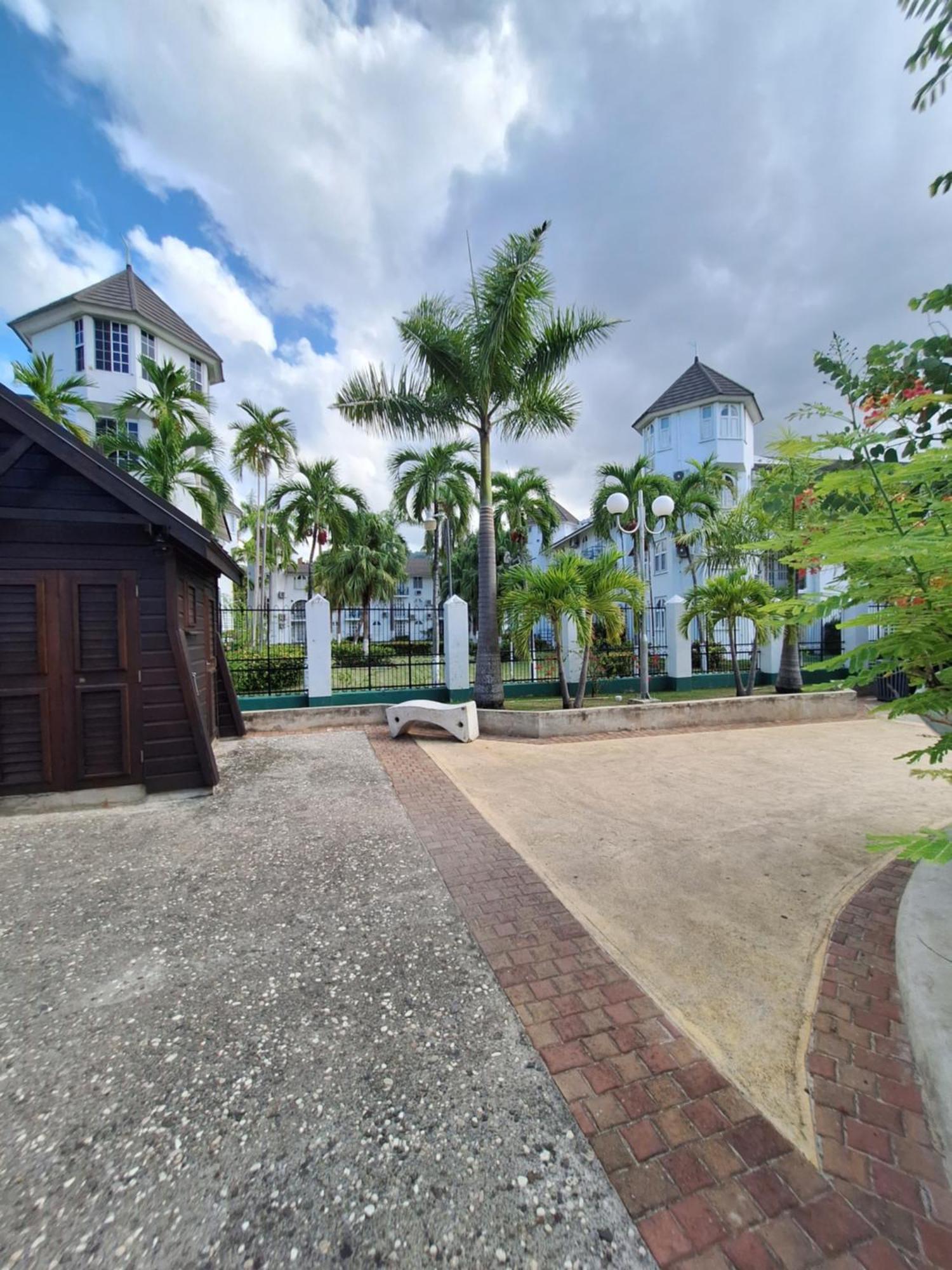 Modern Penthouse @ Sandcastles Ocho Rios Exterior photo